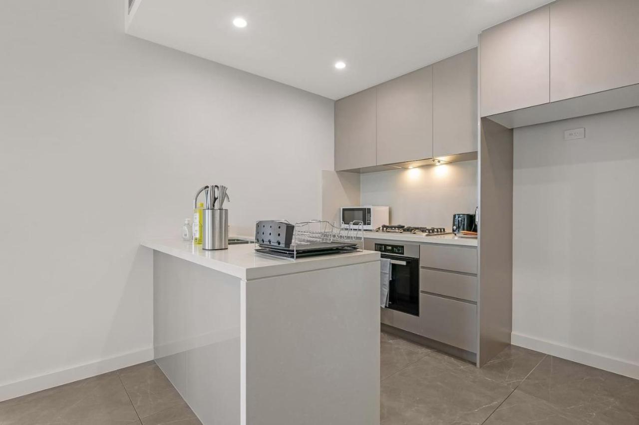 Executive Family In Heart Of Macquarie Park Apartment