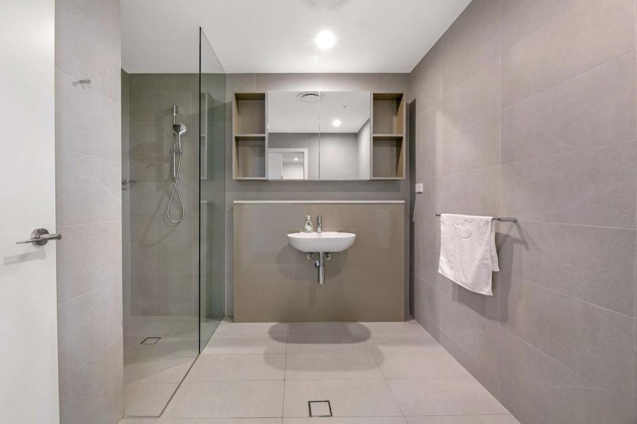 Executive Family In Heart Of Macquarie Park Apartment Sydney