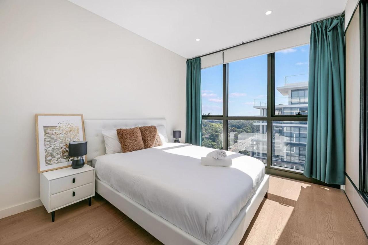 Executive Family In Heart Of Macquarie Park Apartment